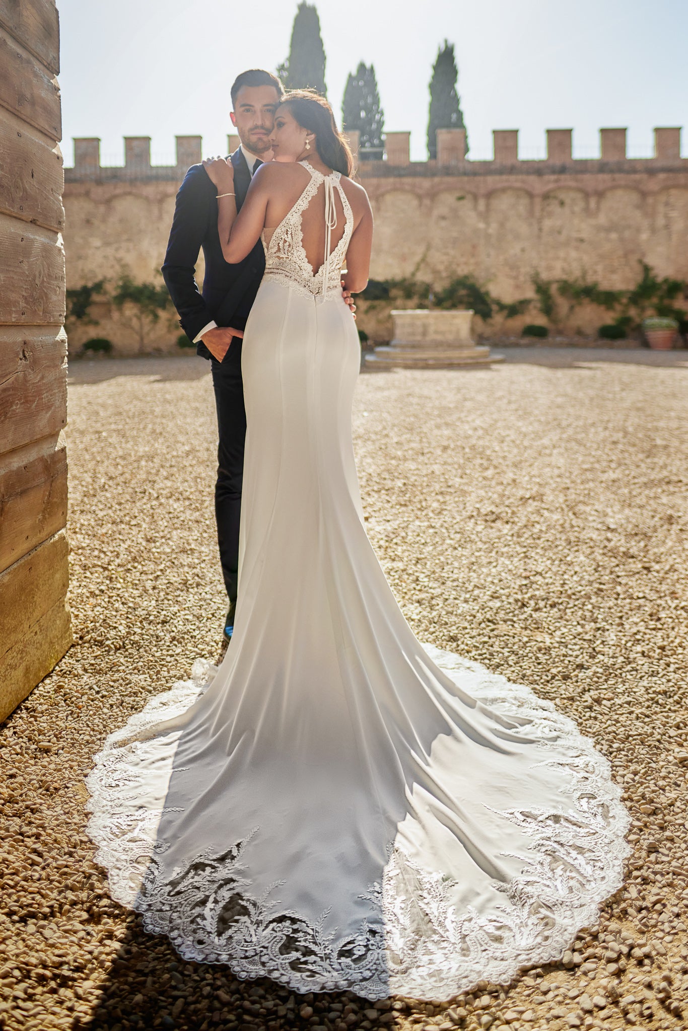 LARA Crepe and lace with spectacular lace train