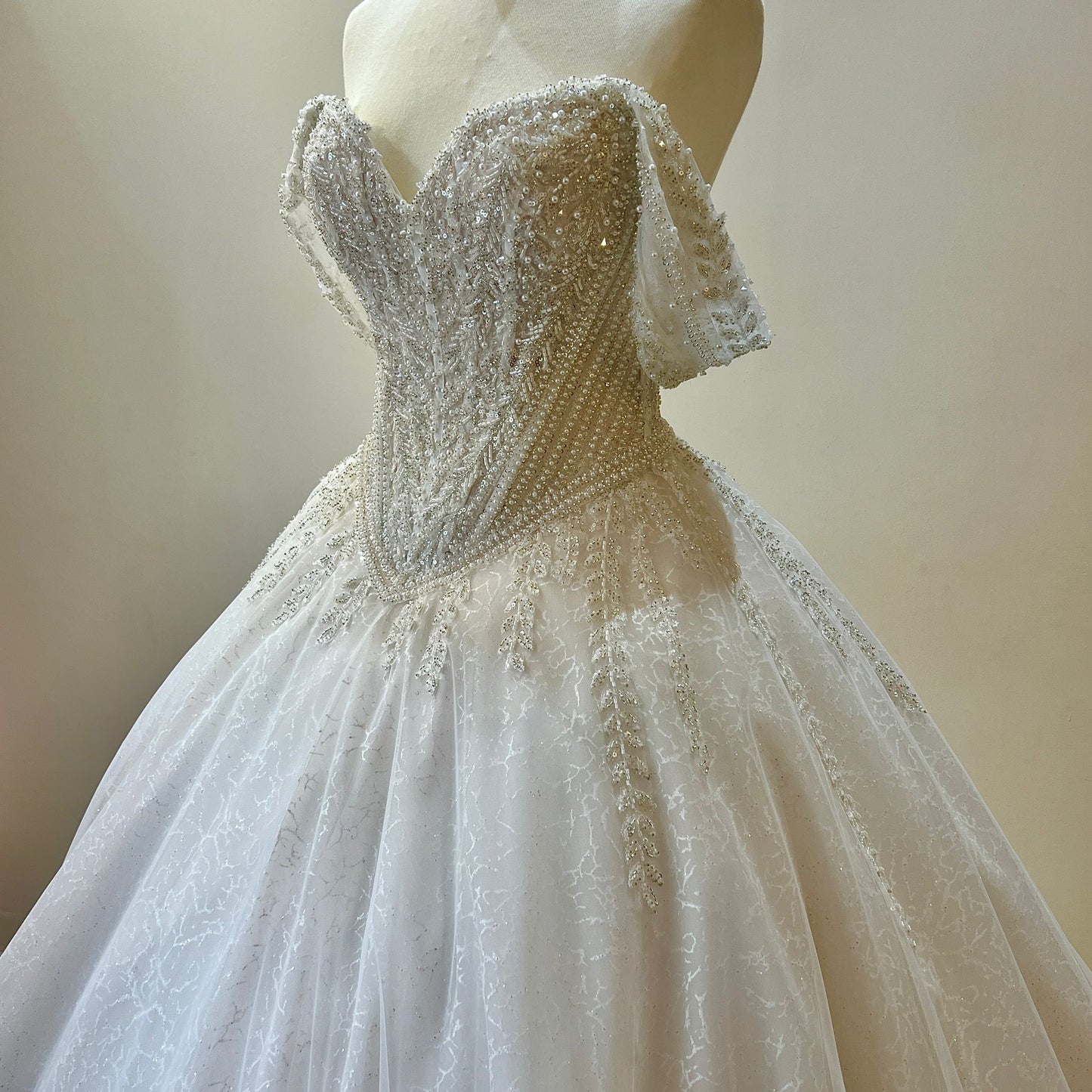 #MORGANA An ornate bodice on 3D lace A-line skirt
