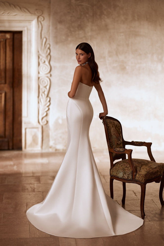 CAILIN Satin gown with side slit