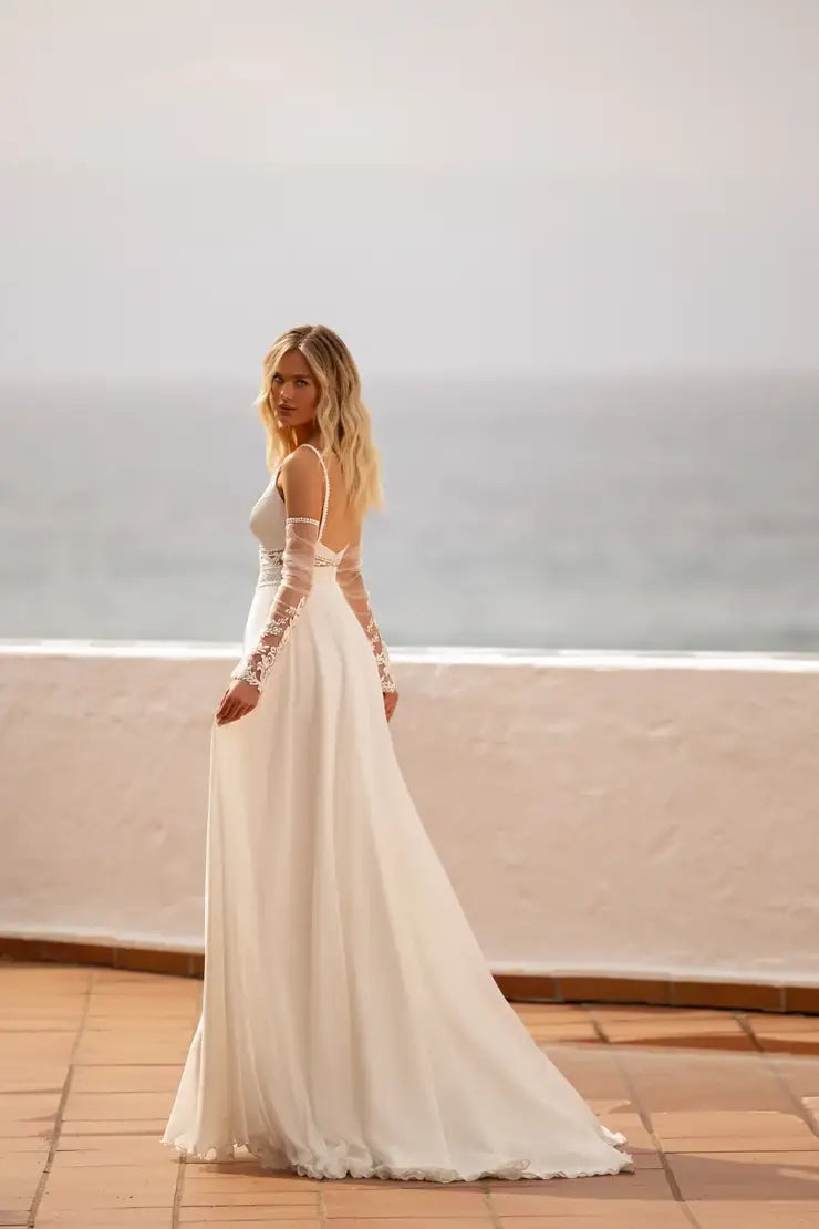 #NOVARA A light chifgon goen with cut-outs on bodice
