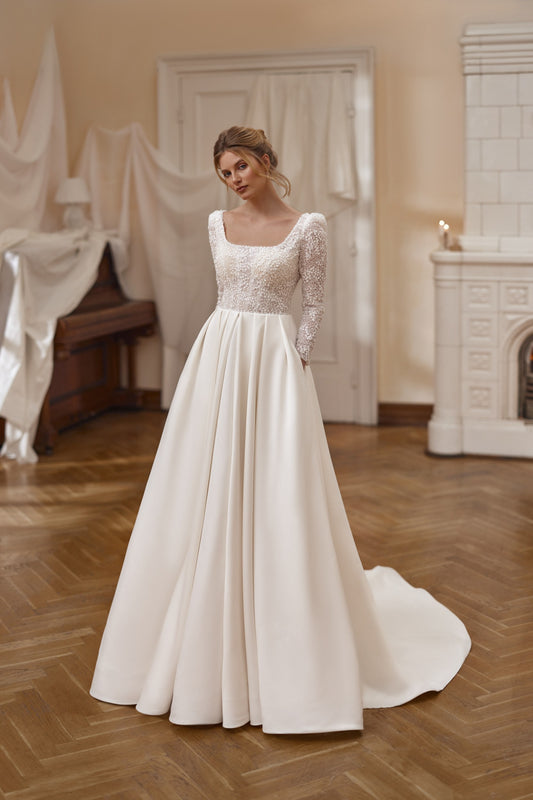MARTA - Fine beaded lace bodice with square neckline. Long sleeves  Pockets