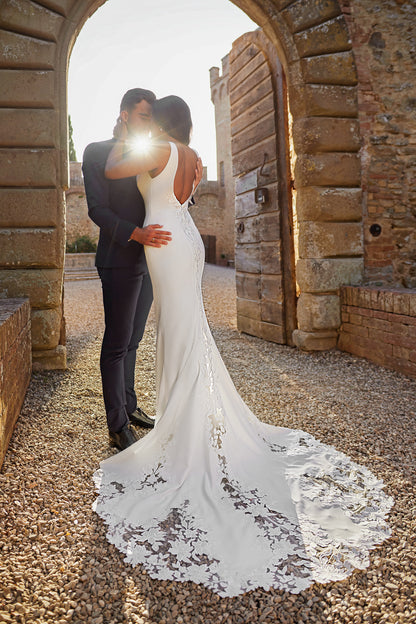 IVY Crepe gown with V neckline and spectacular lace train