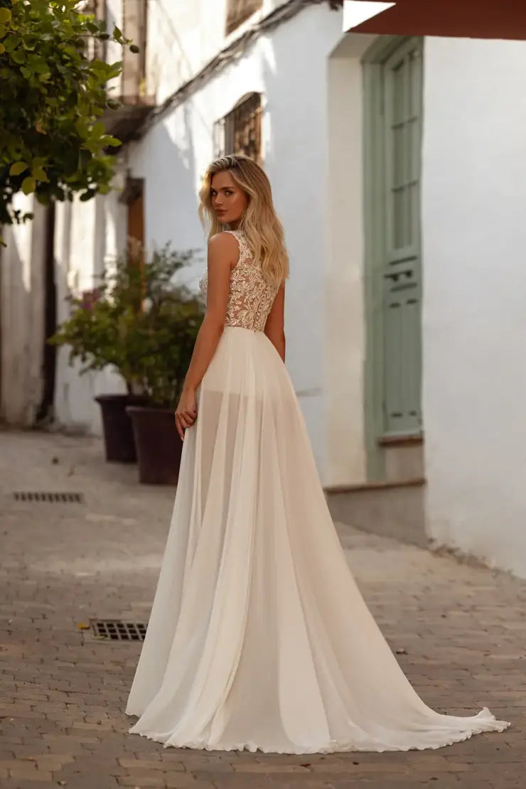 #CREMA A sleeveless A-line chiffon & lace gown