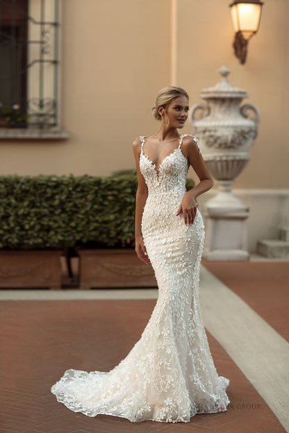 BRIAR 3D lace fit and flare gown