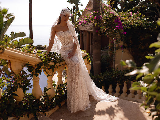 #BELYSSIA Fitted strapless lace bridal gown