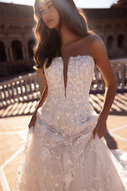 #DELVARA Slim A-line gown with floral 3D lace