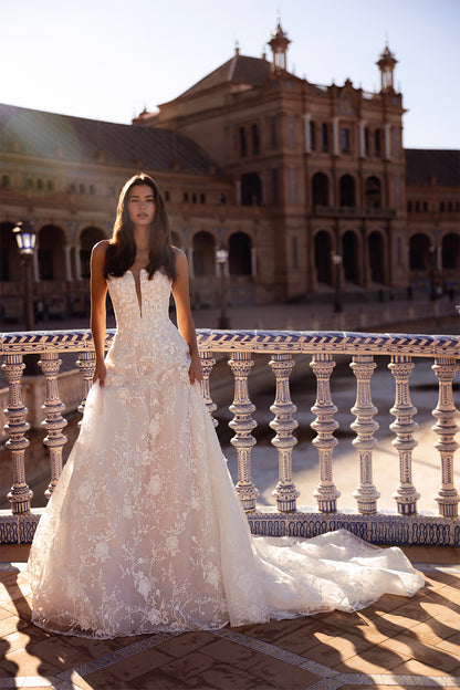 #DELVARA Slim A-line gown with floral 3D lace
