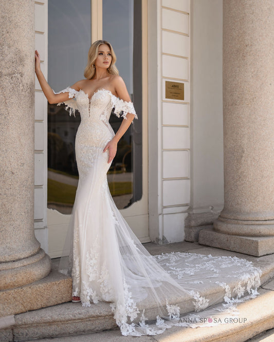 FONS by Anna Sposa- Fitted lace gown with scalloped train