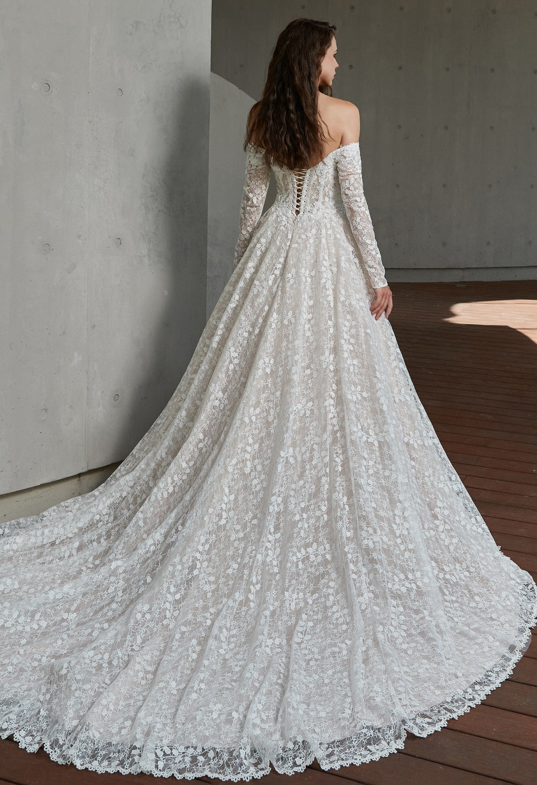 #FRANCESCA Full lace off-the-shoulder style