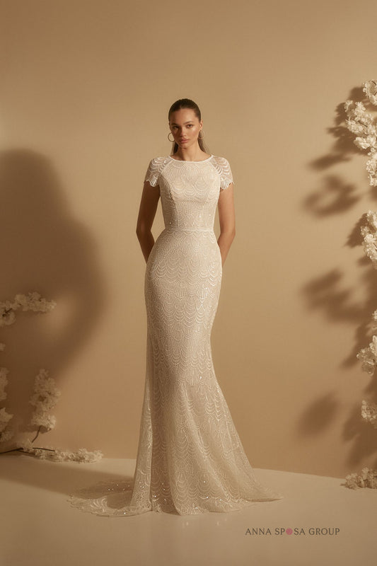 MERYANN Fitted gown with cap sleeves in delicate lace