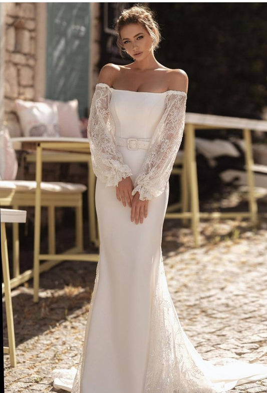 BOUCHERON crepe gown with long lace sleeves