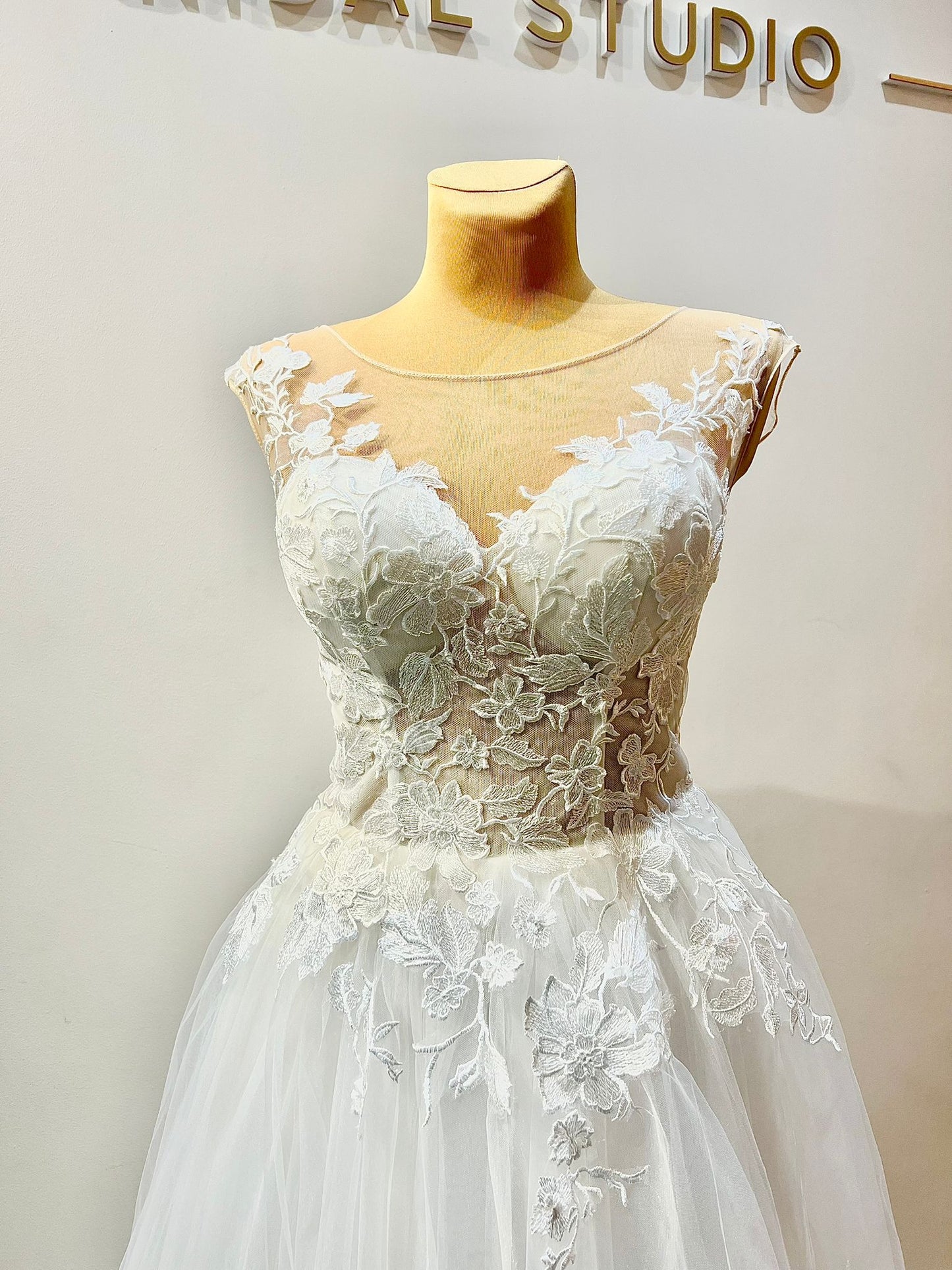 LINZI Size 10 - Reflections Bridal Studio