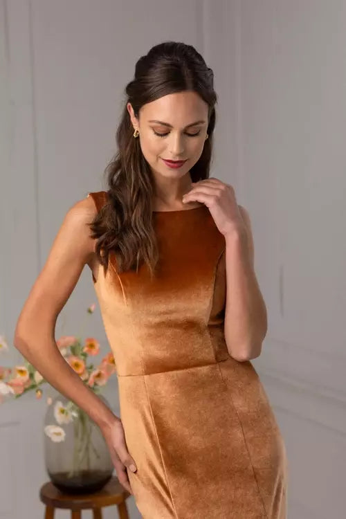 PEARL Velvet boat neckline, deep V back
