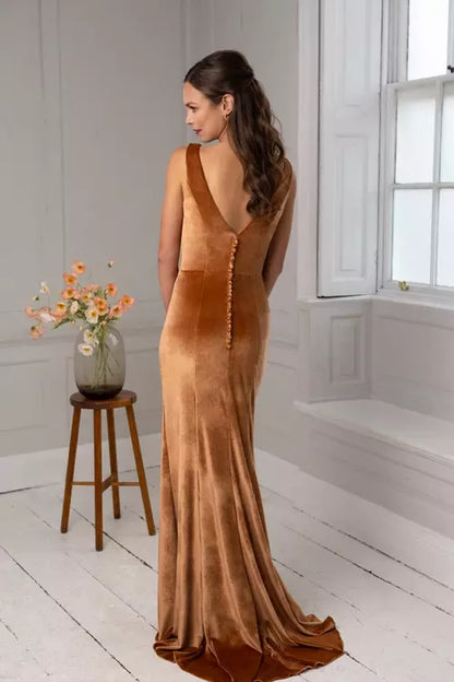 PEARL Velvet boat neckline, deep V back