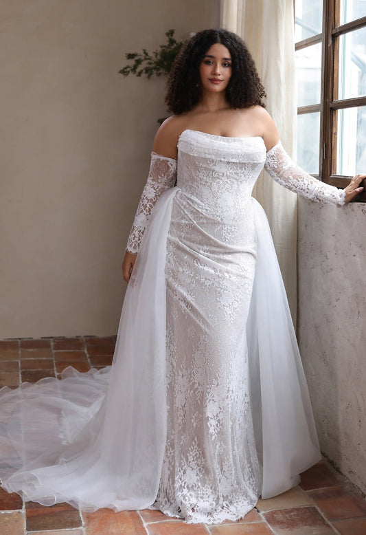 SOLENE Chantilly lace fitted gown - Reflections Bridal Studio